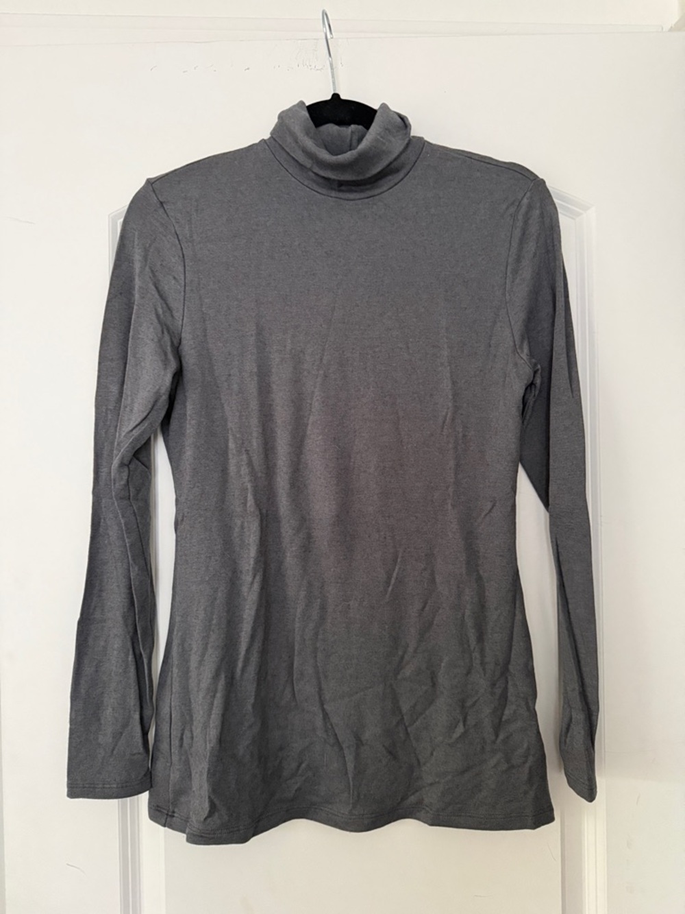 Women’s Gray Turtleneck Long-Sleeve Top